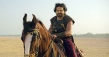 【何観る週末シネマ】南インドを代表する俳優たちが集結!壮大なオールスタームービー『PS１ 黄金の河』