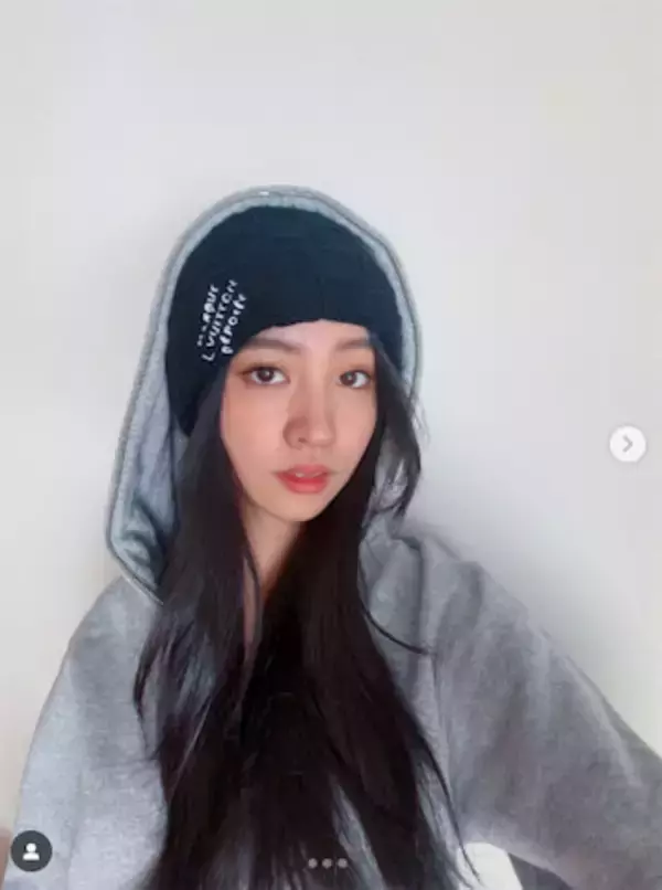 Koki, 冬のあったかニット帽＆パーカー姿のカジュアルスタイルを披露