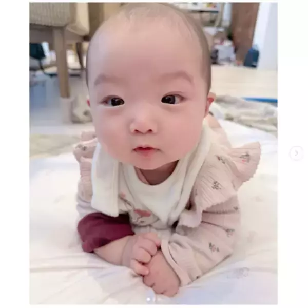 「日に日に希空の赤ちゃんの頃に似て来た」辻希美、お姉ちゃんに似てきた次女の姿に癒される