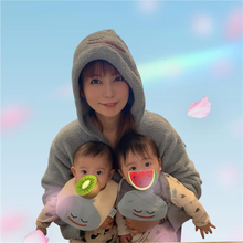中川翔子、離乳食をもぐもぐ食べる双子の近影公開「小林幸子さまからとどいた幸子米で離乳食おかゆこさえます」