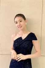 『仮面ライダー』女優・宮原華音、ムキムキの二の腕が美しいドレスショット公開