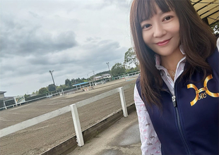 華原朋美、息子と乗馬を楽しむ最新ショットに反響「かっこいい」「親子でお似合い」