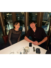 久慈暁子、出産後初の記念日ディナーで結婚4周年を報告「素敵なご夫婦」「なんかホッコリ」