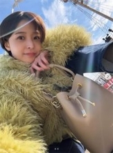 「新しいバッグと一緒にお散歩しました」渡邊渚、もこもこアウターを着た秋服姿を披露