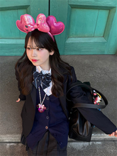 カジサックの高1長女、巻き髪‟制服ディズニー”ショットに反響「ビジュが過去一な気がする」