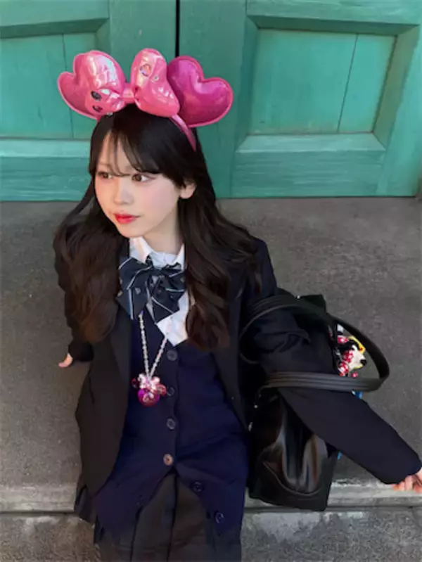 カジサックの高1長女、巻き髪‟制服ディズニー”ショットに反響「ビジュが過去一な気がする」