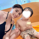 「伝説のグラドル・森咲智美、家族みんなでプール満喫「これからの夏もたくさん行きたいな」」の画像1