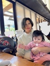 アレクサンダー、次女・グーちゃんの成長ぶり明かす「3人の中で1番大きい気がする」