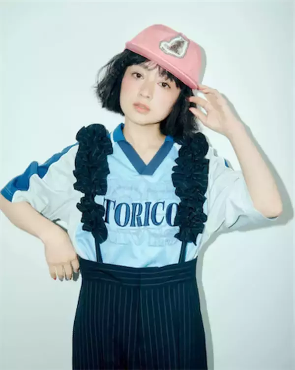「本当に44歳？」安達祐実、猫キャップ×サロペット姿に「永遠にかわいい」の声