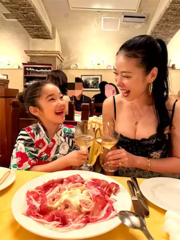 草刈正雄の長女・紅蘭、娘の夏休みがスタート「母も仕事も遊びも全力でいくぞ」