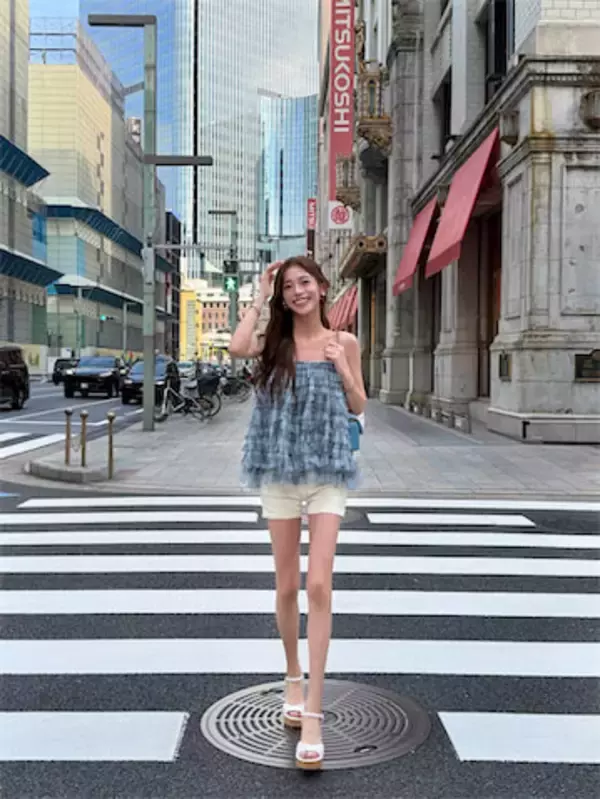 「スタイル異次元すぎ」27歳ネクストブレイク美女、白ショーパン姿で魅了