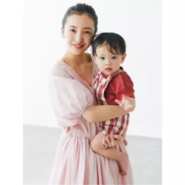 板野友美、『ひよこクラブ』表紙に「大きくなるにつれて可愛い！愛しい！を更新」