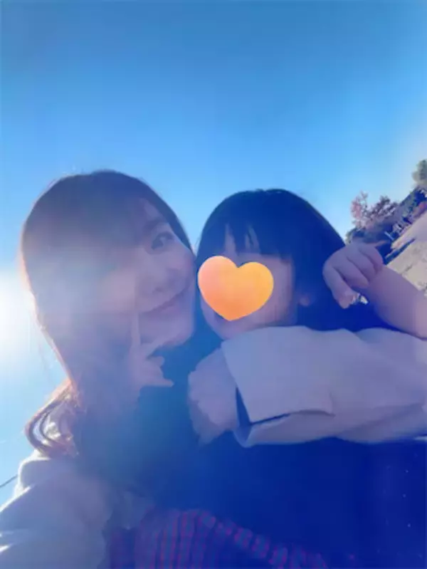 安めぐみ、長女・次女の後ろ姿＆美髪の自撮りショット公開「可愛過ぎます〜」