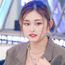 圧巻ランジェリー姿から鋭い政治コメントまで 「ゆうちゃみ無双」が止まらない理由