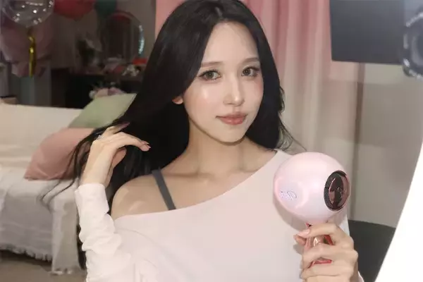 TWICE ミナ、ヘアケア中の美髪ショットに反響「美しいの言葉以外見つかりません」