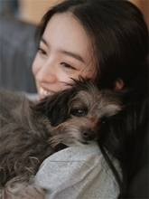 Koki,、愛犬を抱きしめる癒やしの2ショット公開「にっこりおびび」