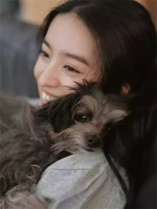 Koki,、愛犬を抱きしめる癒やしの2ショット公開「にっこりおびび」