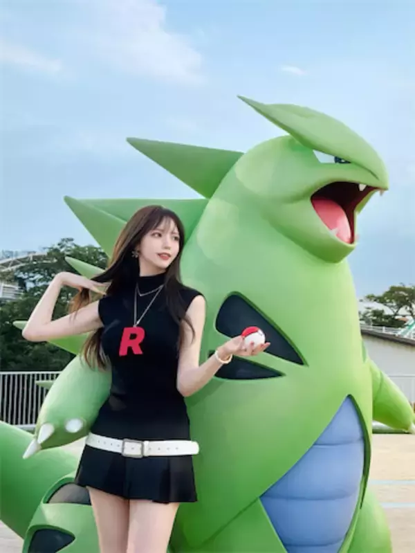 美女コスプレイヤー、ポケパークで“ロケット弾のお姉さん”に変身「アニメから飛び出てきたみたい」