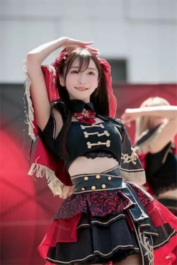「同一人物とは思えない」35歳ご当地アイドル、振り幅に驚く“オン・オフ”ショットが万バズ
