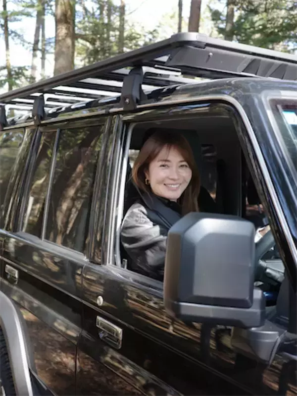 新山千春、すれ違う「ランクル70」オーナーとサムズアップ交流 「2日間1000キロ」の新車ライフを満喫
