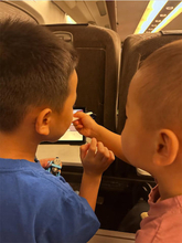 「優しいふたり。。」高橋ユウ、次男が長男にアイスを食べさせる“ほっこりショット”公開