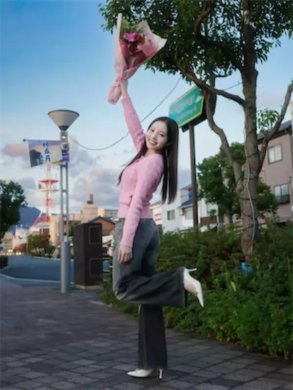本田真凜「いつまでも気分が上がる色」、ピンクニットを着こなすデニムコーデを公開