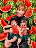 「中川翔子「双子は8割くらいスイカでできてるかも」スイカ柄ロンパースが"似合いすぎる"理由」の画像1