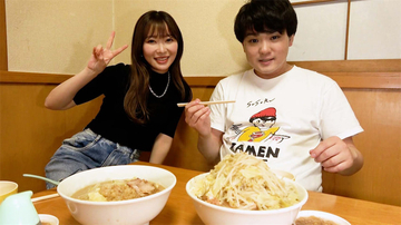 指原莉乃がラーメンYouTuber・SUSURUとコラボ、ラーメン愛について語る