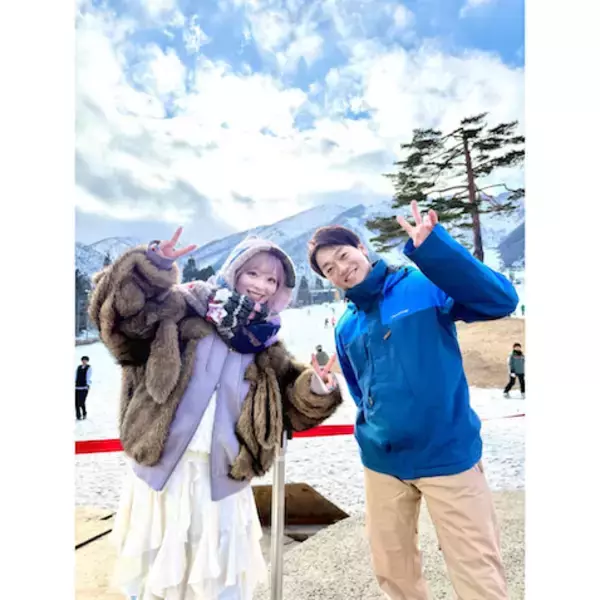 おばたのお兄さん、きゃりーぱみゅぱみゅと白馬の雪山をバックに笑顔2ショット