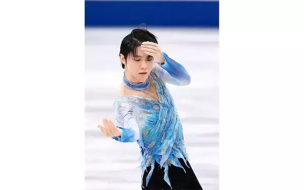 羽生結弦が表紙を飾る『フィギュアスケートLife』より氷上の美しいカットが大公開【写真12点】