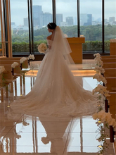 33歳元アイドル、ウエディングドレス姿で“挙式”を報告！今年3月にバンドマンと結婚