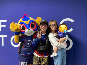 ゆってぃ、大好きなドロンパと対面した1歳長女ワカチ子ちゃんの‟想定外の反応”に驚き