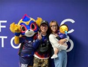 ゆってぃ、大好きなドロンパと対面した1歳長女ワカチ子ちゃんの‟想定外の反応”に驚き