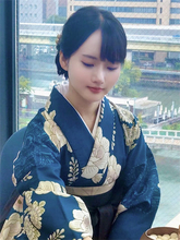 23歳"美しすぎる囲碁棋士"、袴姿の伏し目ショットに反響「妖艶で美しい」「素晴らしい」