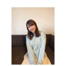 安めぐみ、淡色ニット＆上品ドットワンピ姿のオフショット披露「ゆるゆる頑張りましょう」