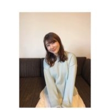 安めぐみ、淡色ニット＆上品ドットワンピ姿のオフショット披露「ゆるゆる頑張りましょう」