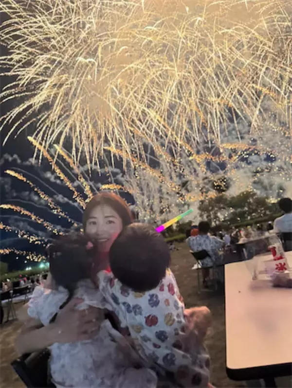 葉加瀬マイ、20年ぶりに地元花火大会へ　「子どもを連れて行けました」