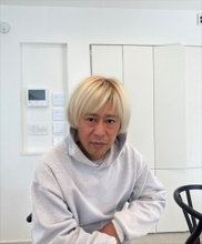 パンサー尾形、AI加工で“金髪ボブヘア"に大変身　ネット爆笑「お茶噴き出した」「元気出た」