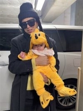 アレクサンダー、生後6か月次女の“ニコニコ”ショット公開「天使すぎる」「可愛い」