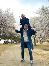 ギンガブルーがウルトラマンダイナを肩車!?　同期ヒーローの貴重なコラボショットが話題