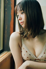 小池里奈、デビュー22周年のレジェンドが描く妖艶な世界　『週刊FLASH』表紙＆巻頭に登場