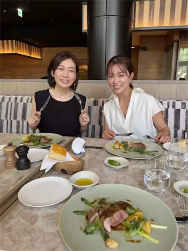 本田朋子、元フジ先輩・武田祐子アナとの再会ショット公開「なんで私だけ日焼けしてるんだ」