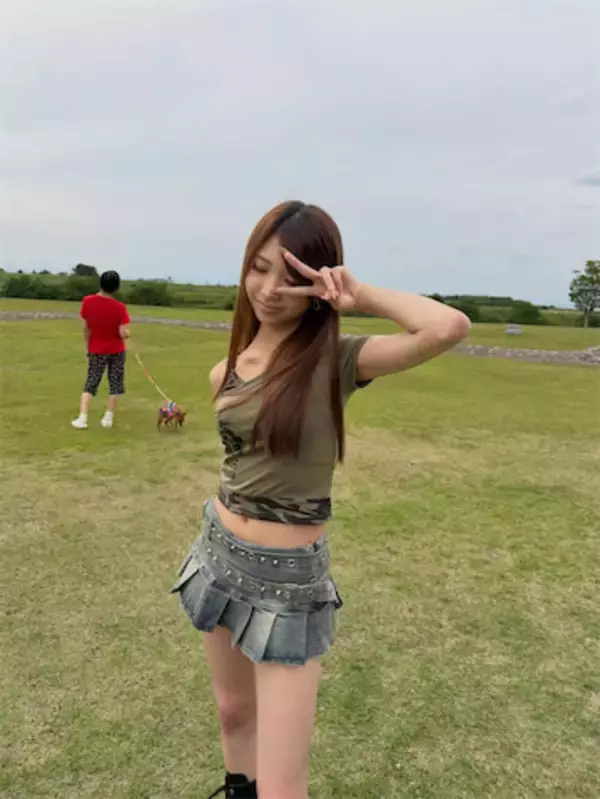 16歳JKモデル・こいろん、夏らしい“肌見せ”美脚コーデが「超超超絶美しい…」