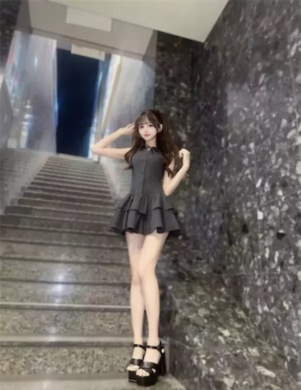 「脚フェチに刺され」24歳アイドル、白肌ほっそり美脚ショットでファン魅了「最強」