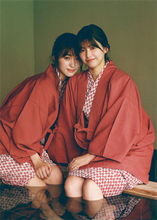 櫻坂46の渡邉理佐と菅井友香が『週プレ』登場、温泉浴衣でほっこりツーショットを披露