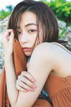 宇垣美里が『週プレ』に登場、2ndフォトエッセイのアザーカットを先行公開