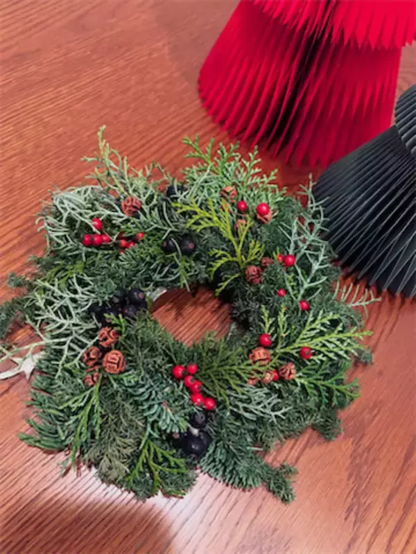 渡邊渚、寝る間も惜しんで作った「クリスマスリース」がお見事