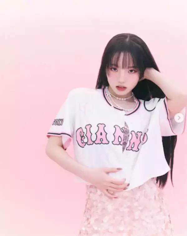 本田真凜、巨人×BLACK PINKコラボグッズのモデルに就任　「網タイツ最高にかわいい」絶賛続出