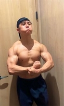 コロチキ西野、デカすぎる上半身披露「淡々とやるやつが1番強い」筋トレ名言に称賛の声