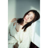 「”俳優デビュー25周年”上戸彩、多彩な魅力あふれる15年ぶりの写真集発売が決定」の画像1